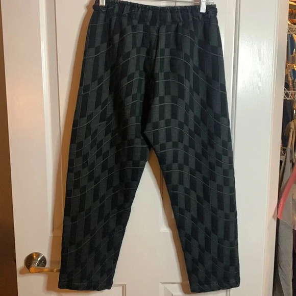 EUC women’s NIKE unique black and grey printed pullon cropped pants size small - Picture 6 of 9